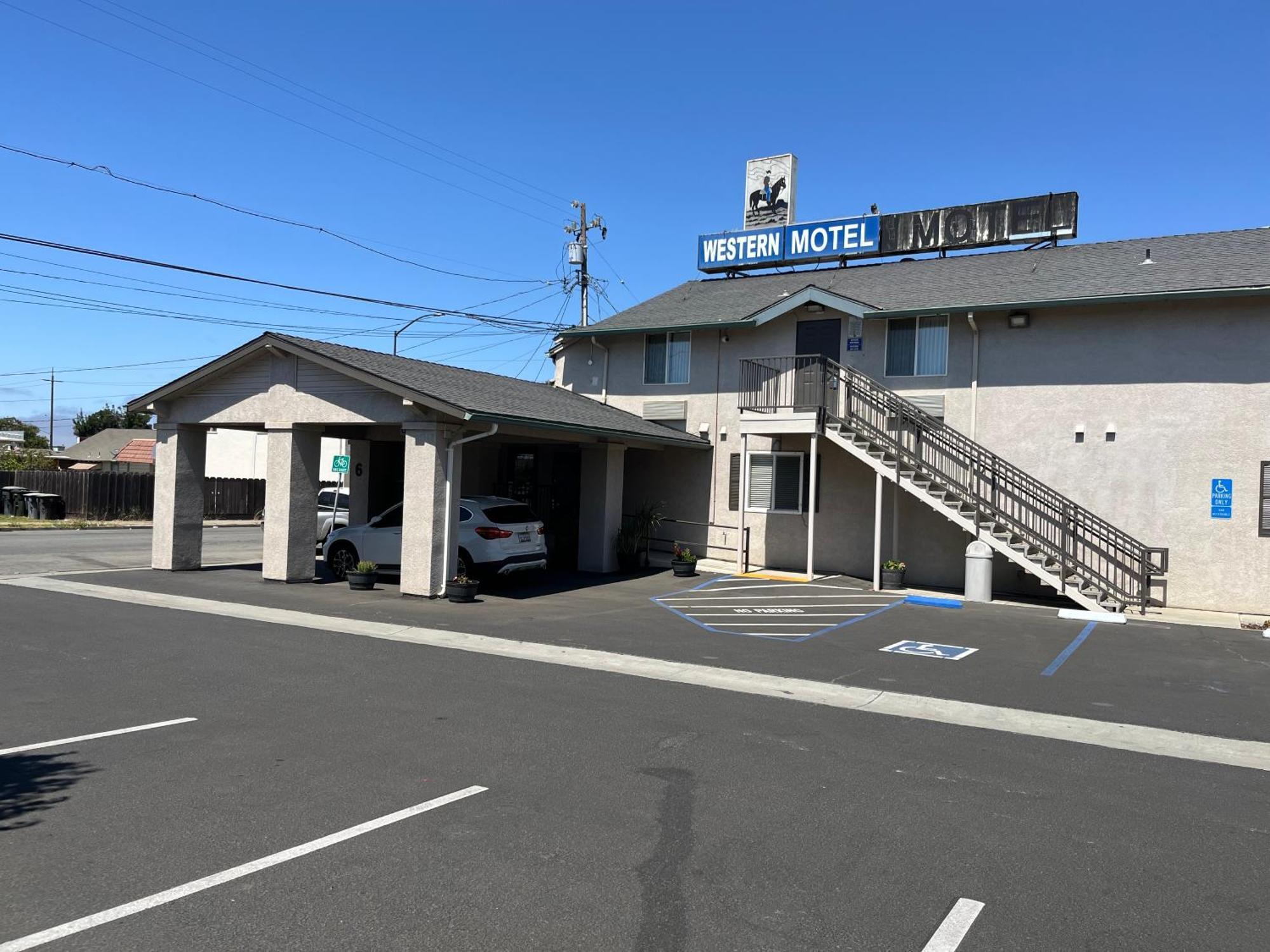 Western Motel Salinas Bagian luar foto